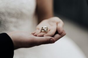 10 Model Cincin Pernikahan Elegan yang Wajib Anda Ketahui